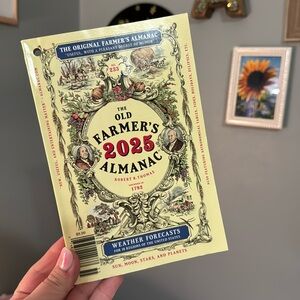 The Old Farmer’s Almanac 2025 🌾✨ - never used